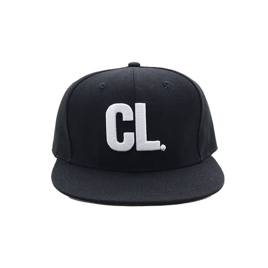 El 'CL' SNAPBACK (New Era Fit) en NEGRO, de CLOUT Magazine