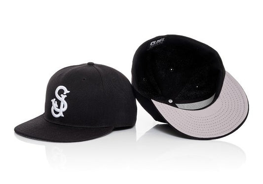 CLOUT SJ Logo SNAPBACK (New Era Fit) en NEGRO sobre NEGRO