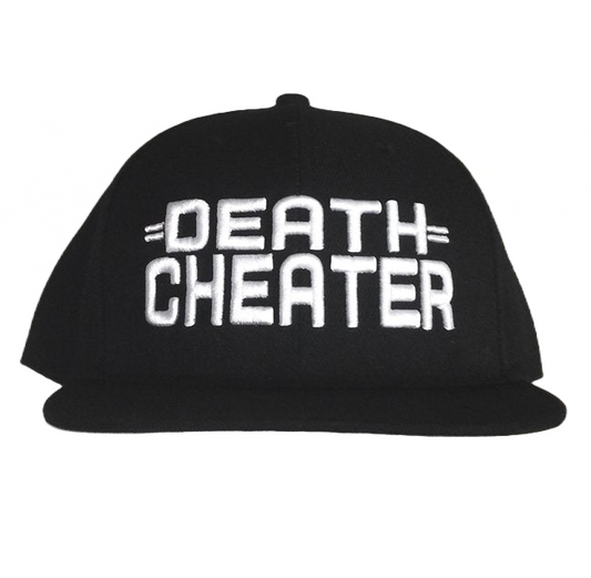 SNAPBACK CON LOGO 'DEATH CHEATER' Negro/Blanco de Benny Diar x CLOUT..