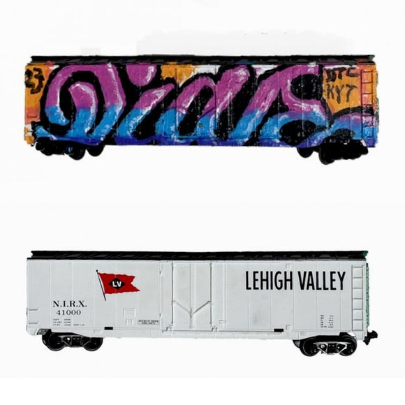 'DIAR' HO Scale Model Train, Mouth Painted by Benny Diar -  (Vintage) Lehigh Valley Flat Boxcar